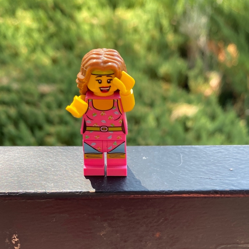 Lego Minifigure workout lady